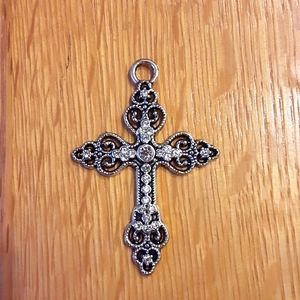 Beautiful silver cross pendant